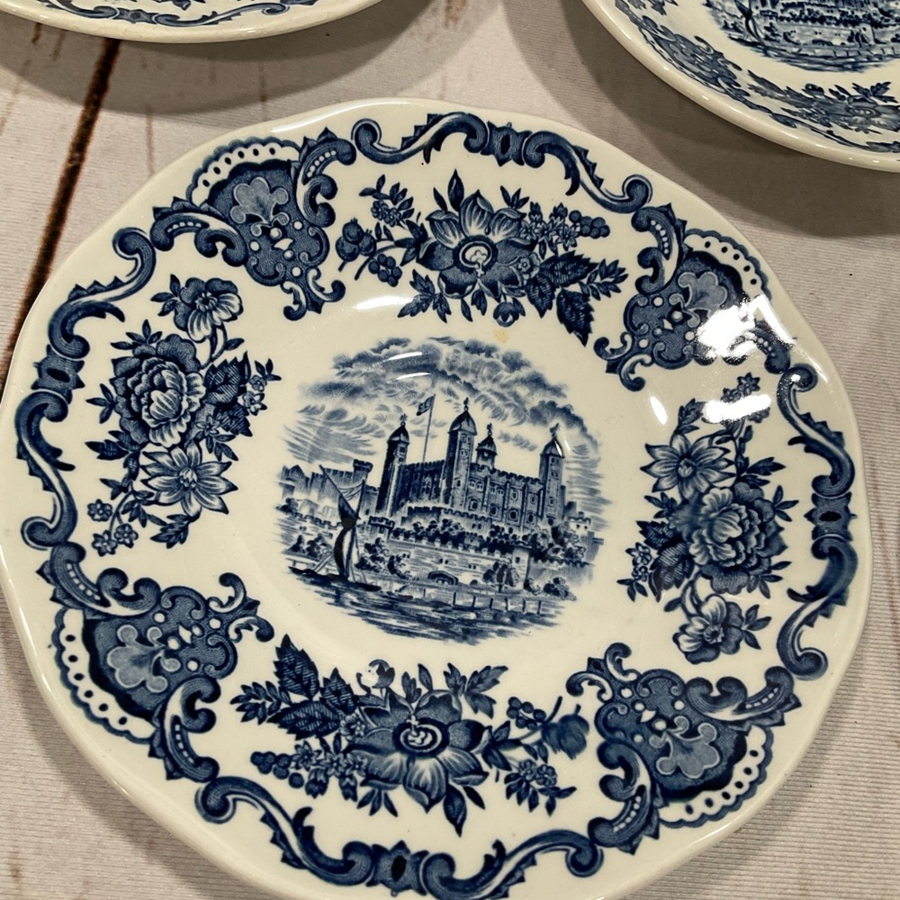 ENOCH WEDGWOOD TUNSTALL BLUE AND WHITE SAUCER ROYAL HOMES OF BRITAIN ENGLAND - Picture 2 of 9